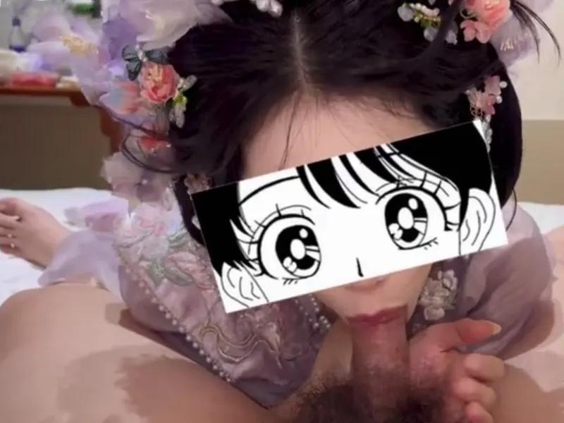 Gái xinh trong bộ đồ cục vàng liếm cò cực đã